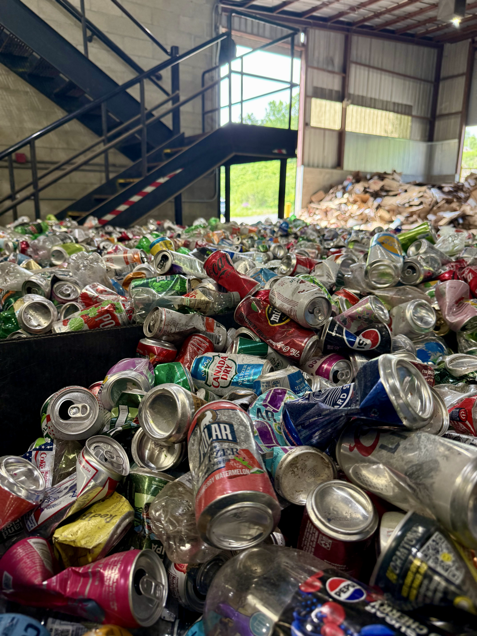 loose aluminum cans