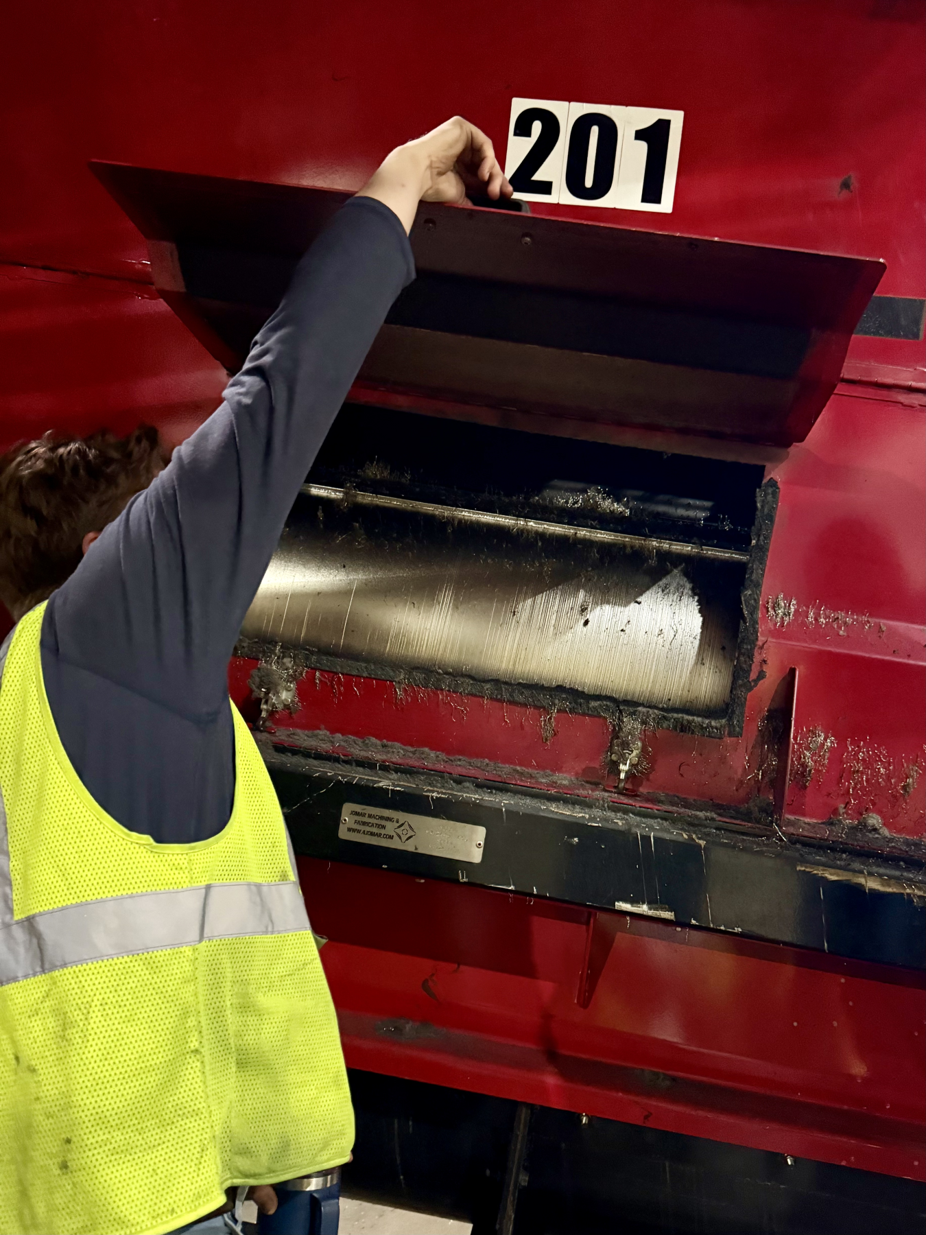 metal separation machine running