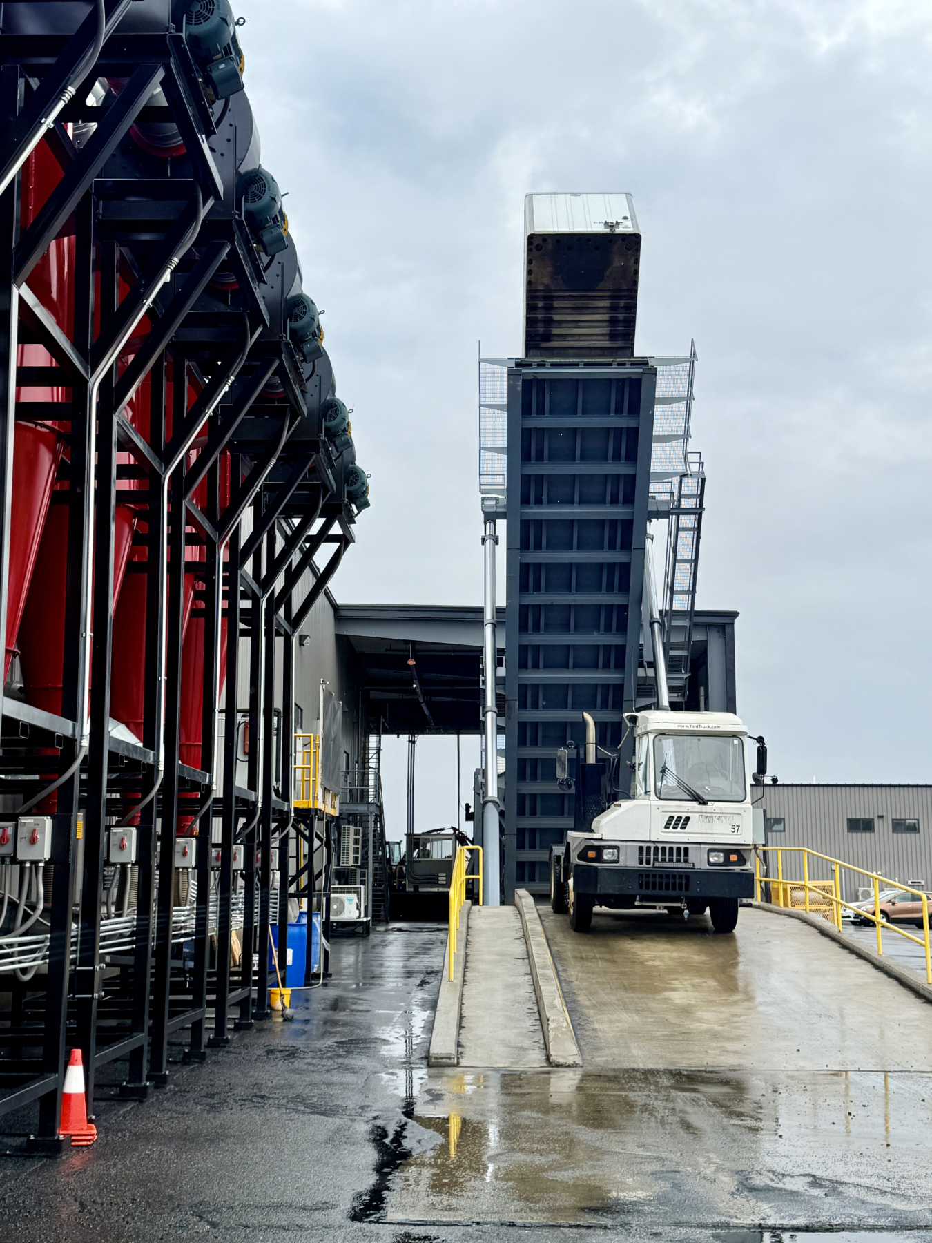 truck being unloaded at BDS